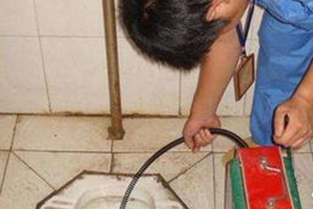 化粪池清理吸粪车-厕所内漏水